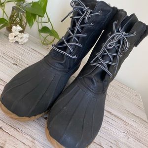 🌸Winter Boots / Duck boots / Black NWOT Size 10